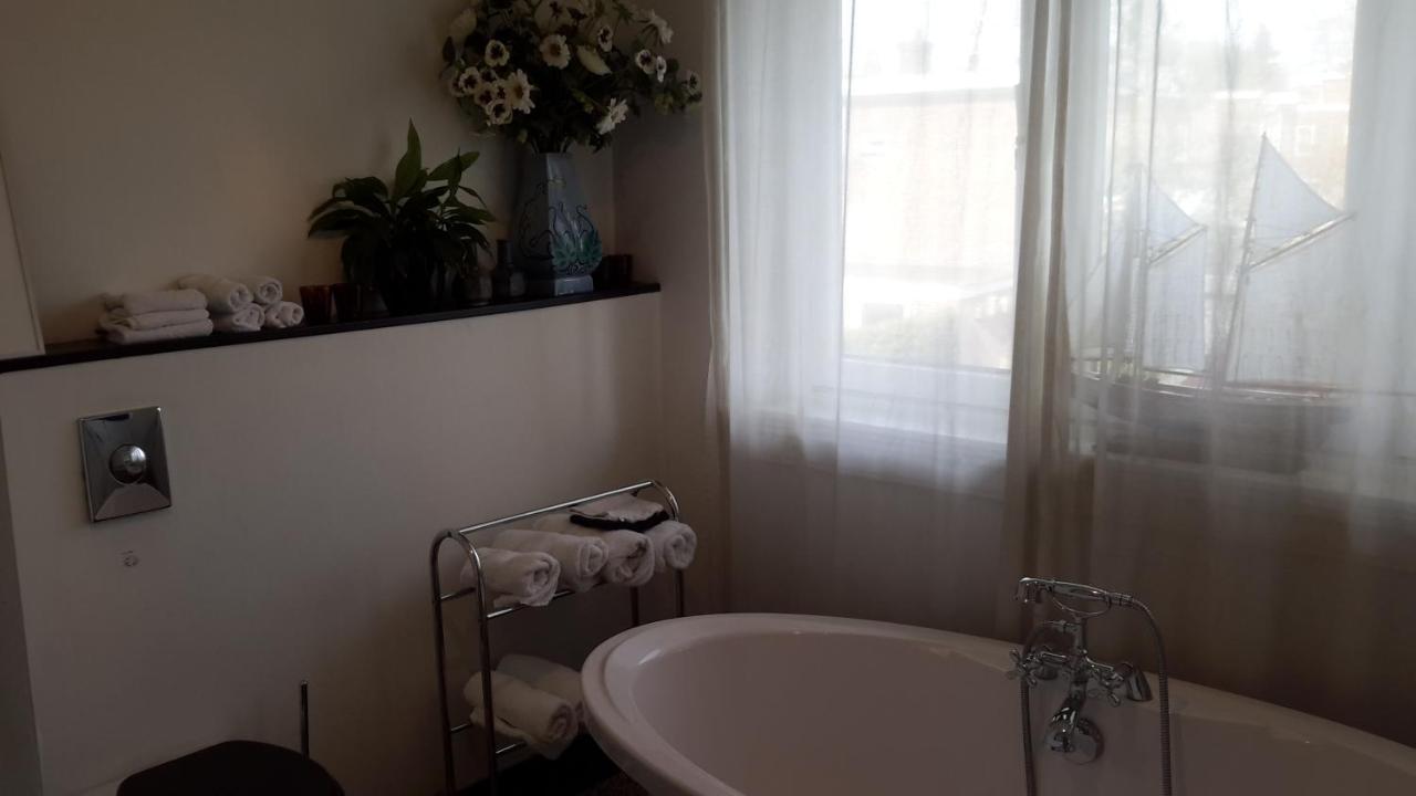 Place 2 Be Bed and Breakfast Eindhoven Exteriör bild